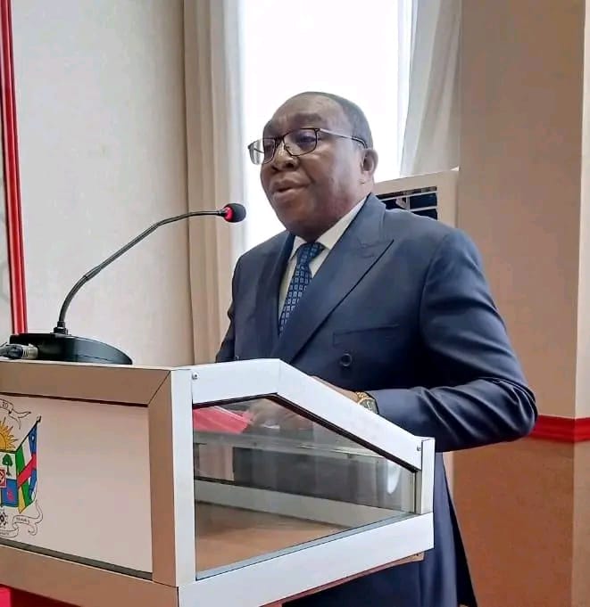 image ministre maxime balalou ministre de la communication de la rca
