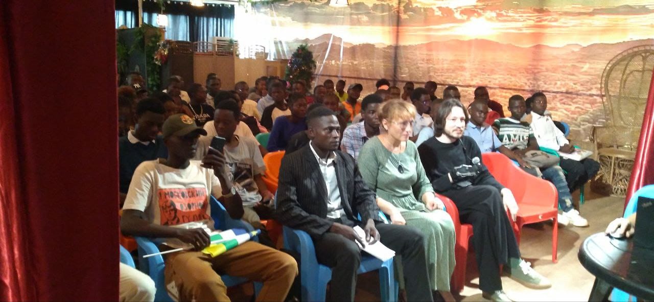 images dialogue entre les etudiants russes et centrafricains