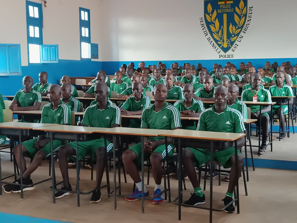 Centrafrique : 95 ex-combattants des groupes armés formés pour intégrer les Eaux et Forêts image2 rebelles 3r ecole la police